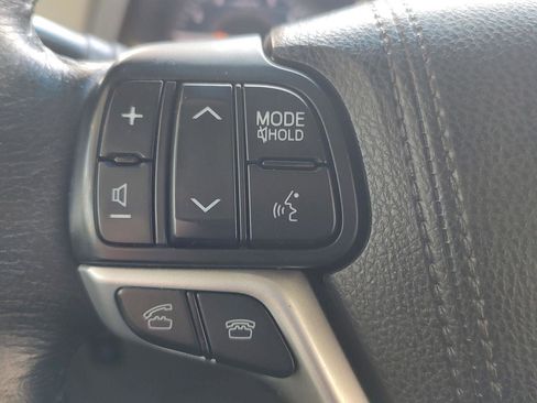 Used 2015 Toyota Sienna XLE w/ XLE Navigation Package image 12