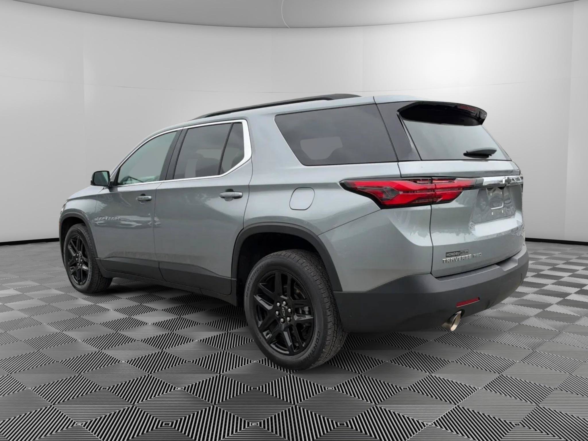 Used 2023 Chevrolet Traverse LT AWD/4WD image 3