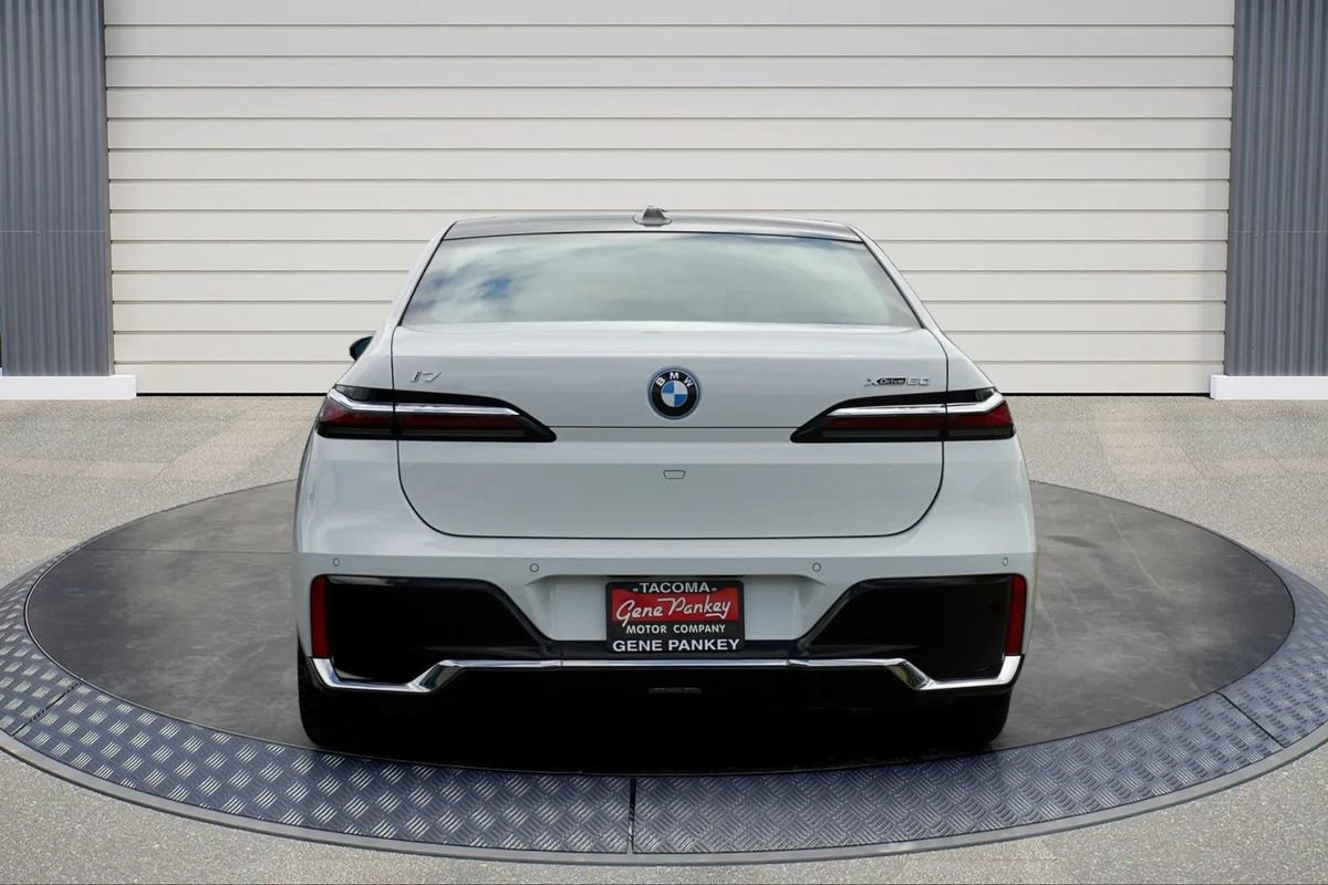 Used 2023 BMW i7 xDrive60 w/ Executive Package 2 AWD/4WD image 6
