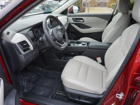 Used 2023 Nissan Rogue SV w/ SV Premium B Package image 7