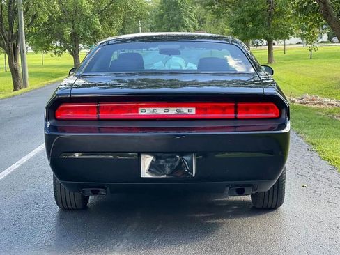Used 2012 Dodge Challenger SXT image 5