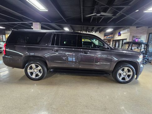 Used 2018 Chevrolet Suburban LT image 8