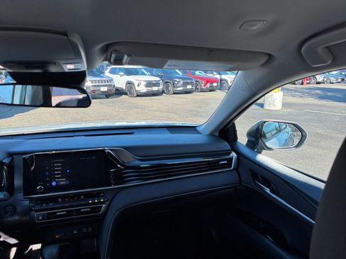 Used 2025 Toyota Camry LE image 34