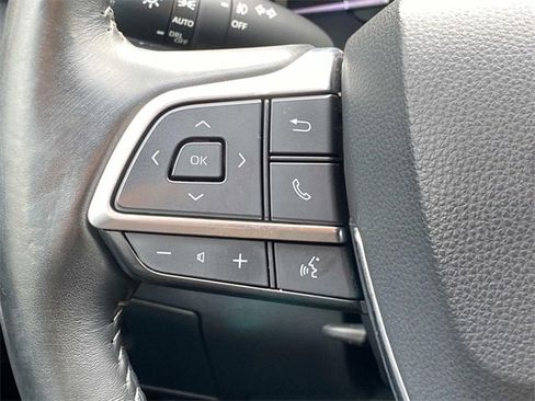 Used 2021 Toyota Highlander XLE image 19