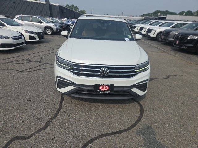 Used 2023 Volkswagen Tiguan SE w/ Panoramic Sunroof Package AWD/4WD image 8