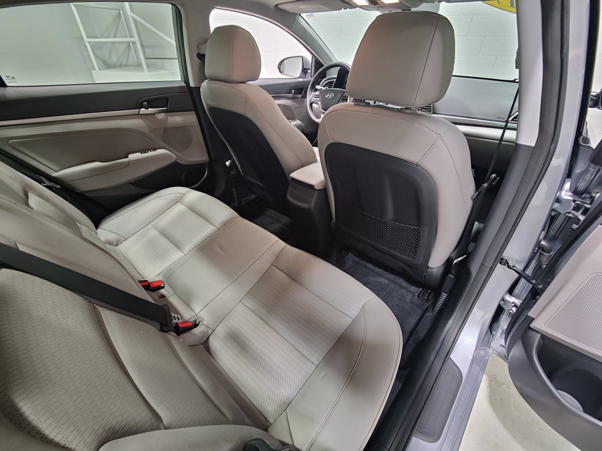Used 2017 Hyundai Elantra Limited w/ Limited Tech Package 04 FWD image 17