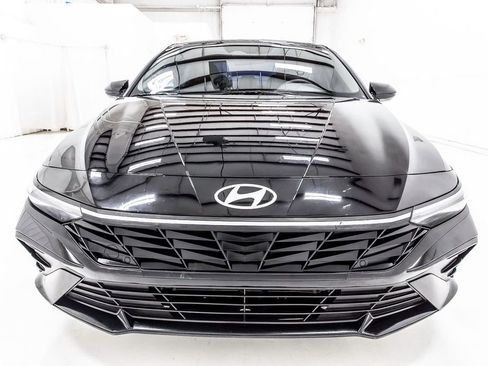 Used 2025 Hyundai Elantra SEL image 9