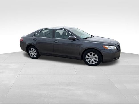 Used 2009 Toyota Camry XLE image 2