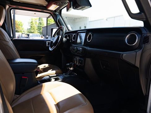 Used 2020 Jeep Gladiator Overland image 28