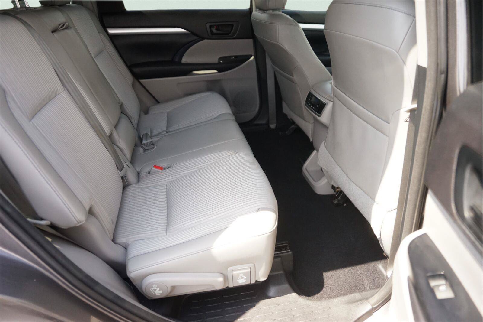 Used 2015 Toyota Highlander Plus FWD image 15