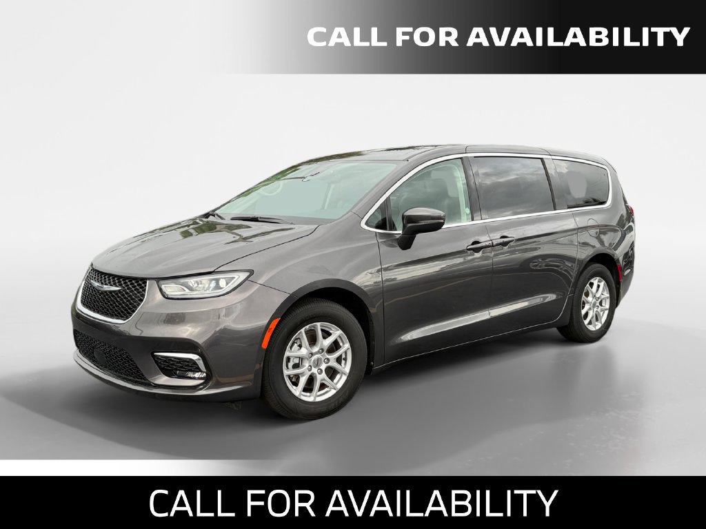 Used 2023 Chrysler Pacifica Touring-L FWD image 1