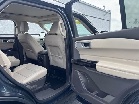 Used 2024 Ford Explorer Platinum w/ Technology Package AWD/4WD image 28