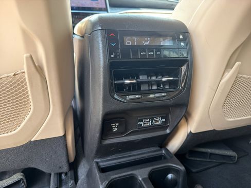 Used 2022 Jeep Grand Cherokee L Limited RWD image 12