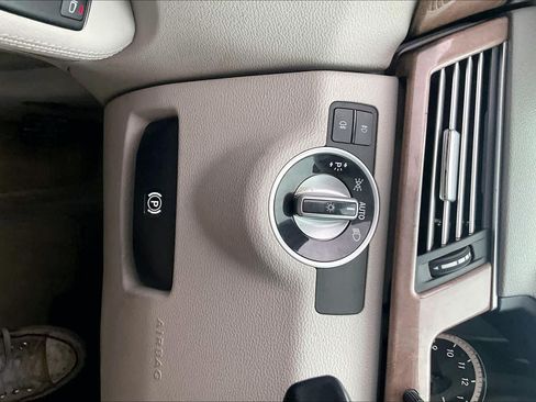 Used 2011 Mercedes-Benz E 350 Sedan image 33