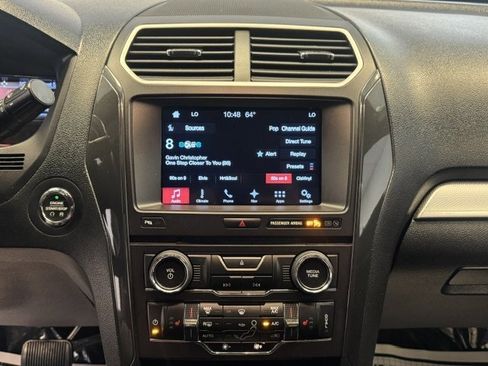 Used 2017 Ford Explorer XLT w/ Equipment Group 202A AWD/4WD image 26