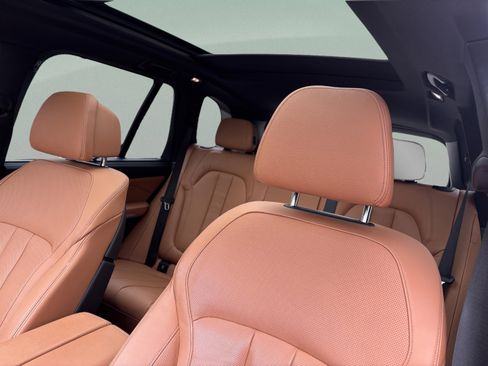 Used 2022 BMW X5 xDrive40i w/ Executive Package image 17