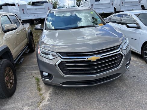 Used 2018 Chevrolet Traverse Premier w/ Driver Confidence II Package FWD image 2
