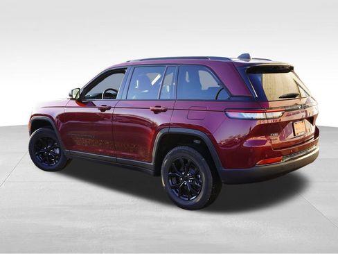 Certified 2025 Jeep Grand Cherokee Altitude image 8