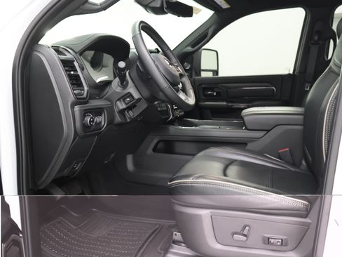 Used 2023 RAM 2500 Limited AWD/4WD image 8