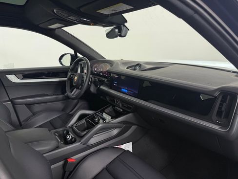 Certified 2026 Porsche Cayenne Coupe image 15