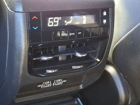 Used 2023 Jeep Grand Cherokee L Laredo image 12