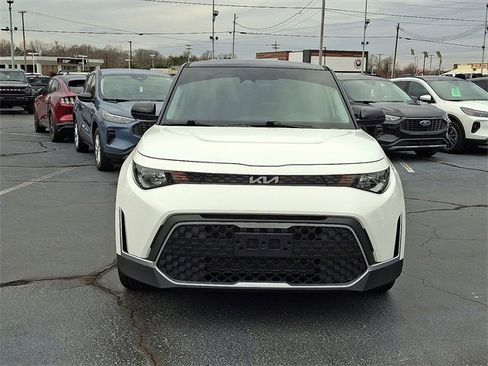 Used 2025 Kia Soul S image 2