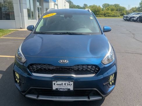 Used 2021 Kia Niro LXS FWD image 2
