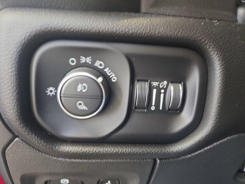Used 2023 RAM 1500 Laramie AWD/4WD image 28