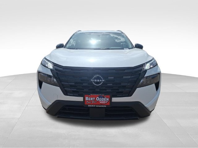 Used 2026 Nissan Rogue Dark Armor FWD image 2