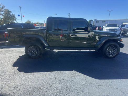 Used 2023 Jeep Gladiator Sport image 27