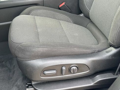 Used 2023 Chevrolet Traverse LT image 19