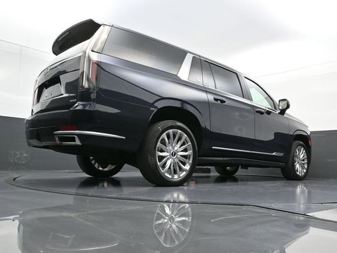 Used 2024 Cadillac Escalade ESV Premium Luxury image 28