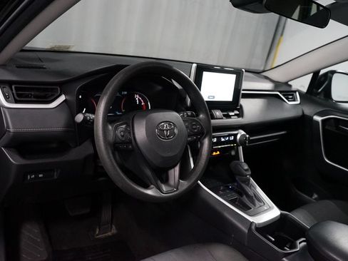 Used 2025 Toyota RAV4 XLE FWD image 7