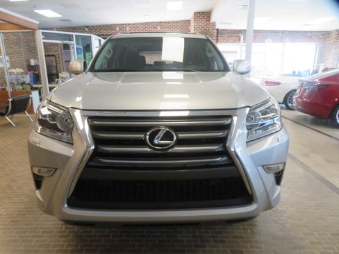 Used 2018 Lexus GX 460 Premium w/ Premium Package AWD/4WD image 2