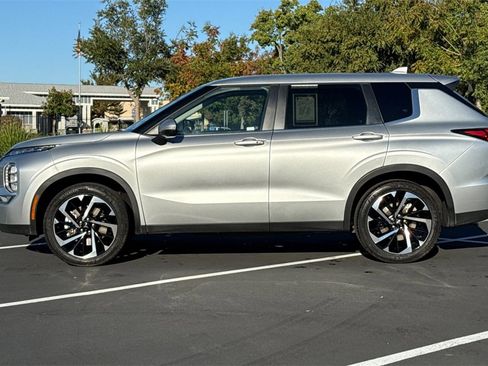 Used 2024 Mitsubishi Outlander FWD image 12