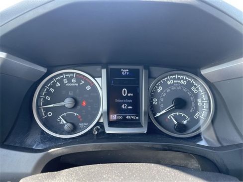 Used 2022 Toyota Tacoma Limited image 11