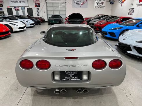 Used 2004 Chevrolet Corvette Coupe w/ Preferred Equipment Group RWD image 24