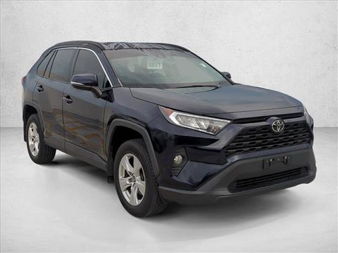 Used 2021 Toyota RAV4 XLE AWD/4WD image 4