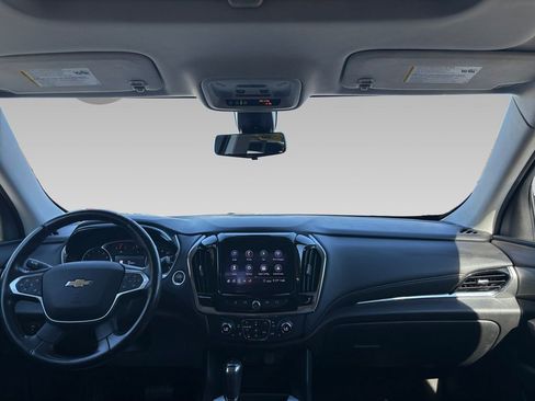 Used 2020 Chevrolet Traverse LT w/ LT Premium Package image 2