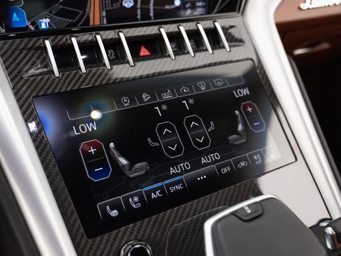 Used 2020 Lamborghini Urus AWD/4WD image 18