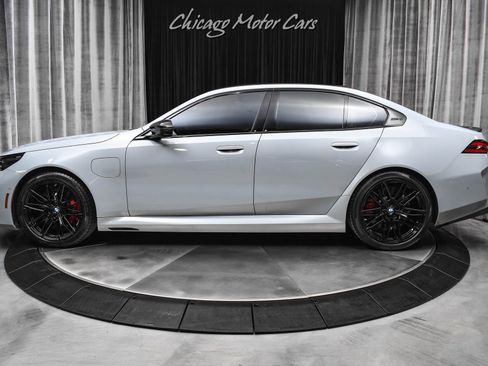 Used 2025 BMW M5 w/ Carbon Package image 39