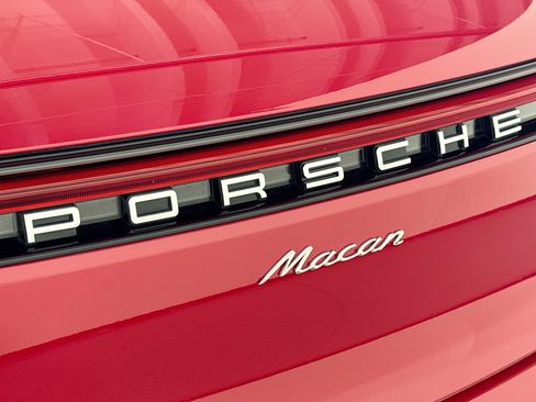 Used 2025 Porsche Macan w/ Premium Package Plus image 24