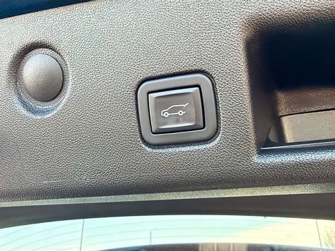 Used 2024 Chevrolet Equinox LT image 18