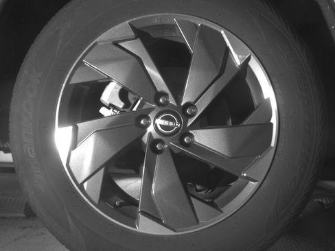 Used 2025 Nissan Rogue SV image 15