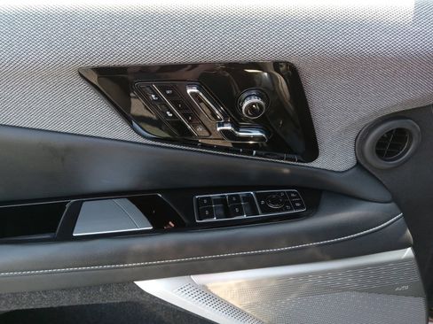 Used 2025 Cadillac Optiq Luxury 1 AWD/4WD image 9