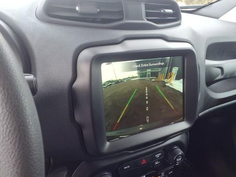 Used 2023 Jeep Renegade Latitude AWD/4WD image 19