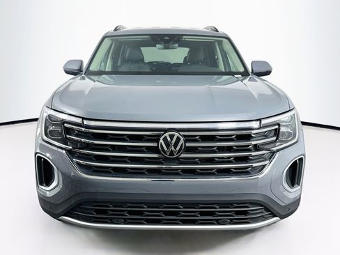 Used 2025 Volkswagen Atlas SE AWD/4WD image 2