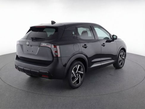 Used 2025 Nissan Kicks SV image 9