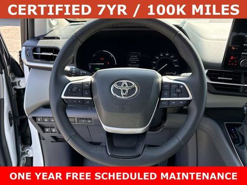Used 2024 Toyota Sienna XLE w/ XLE Plus Package FWD image 19