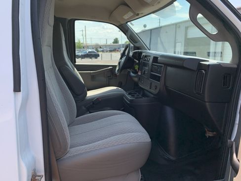 Used 2017 Chevrolet Express 3500 RWD image 26